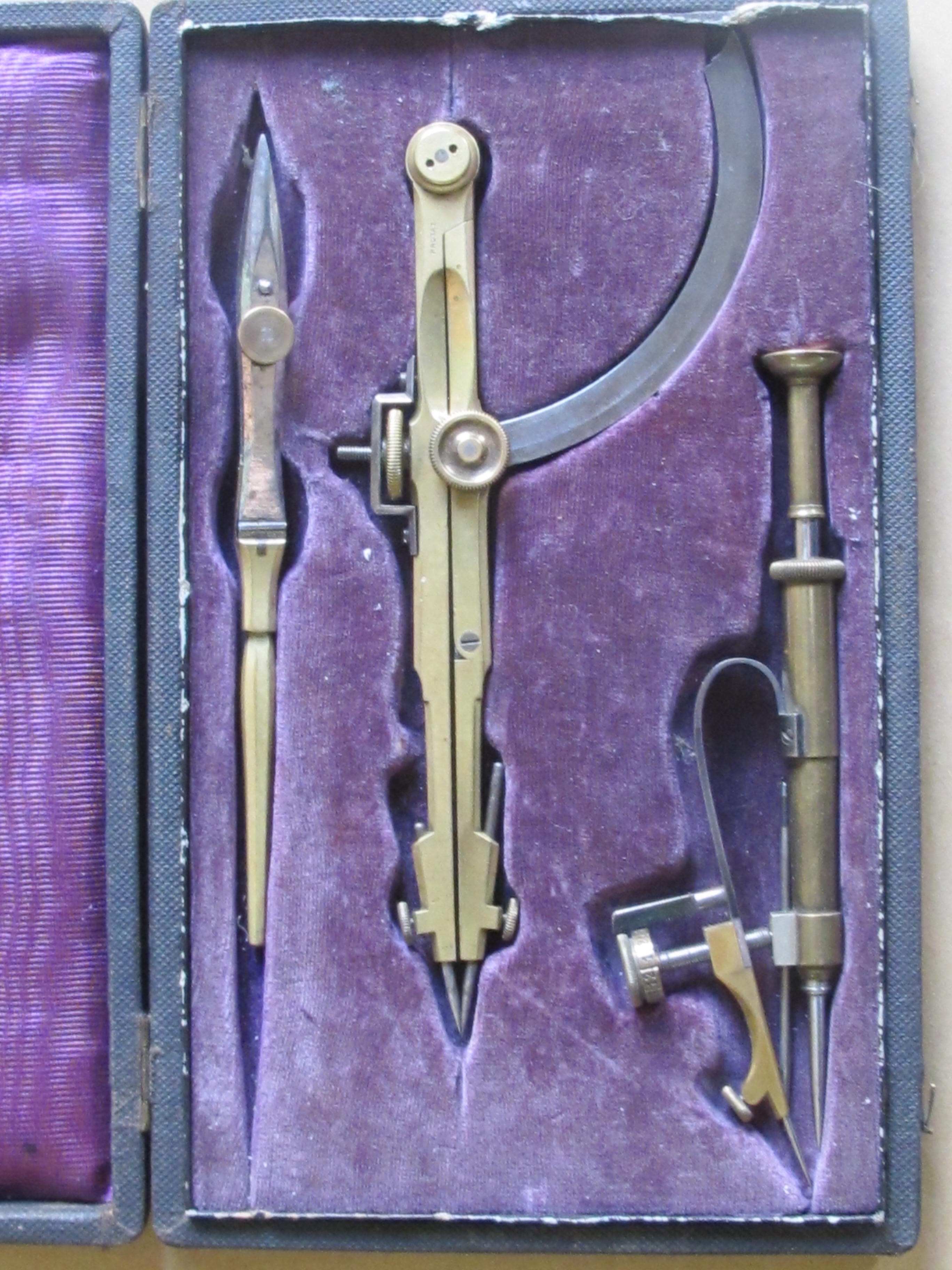 Unusual set of Drawing Instruments Fleaglass