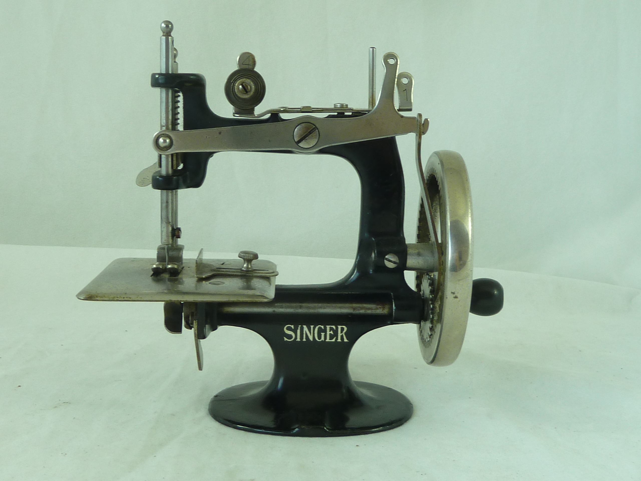 Singer 20 4 Spoke Sewing Machine Childs Miniature Chain Stitch Vintage