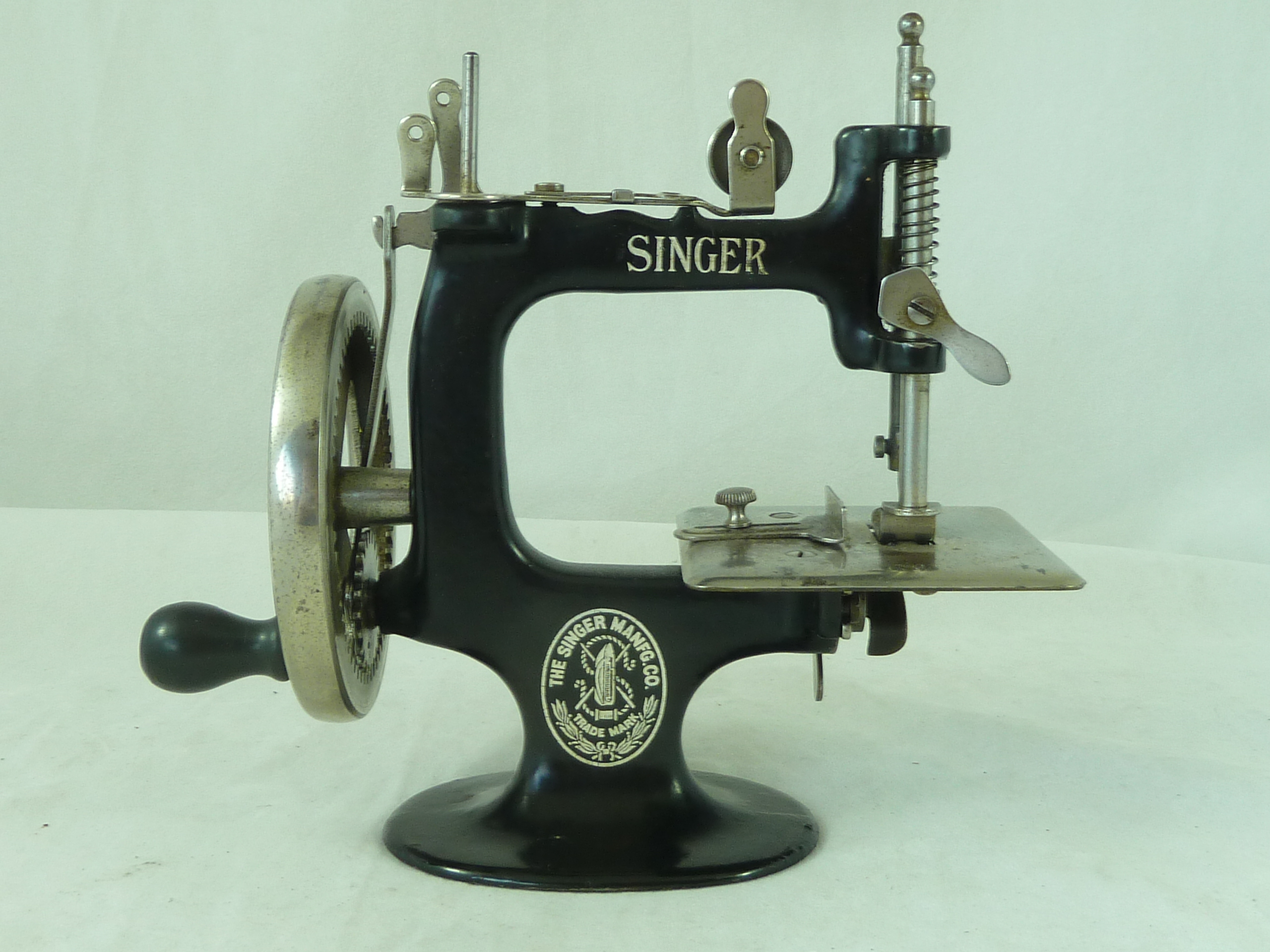 Singer 20 4 Spoke Sewing Machine Childs Miniature Chain Stitch Vintage 