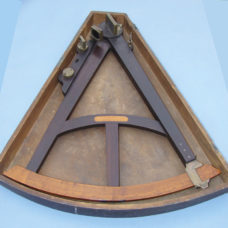 LARGE EARLY OCTANT WITH SOLID BOXWOOD SCALE ARM