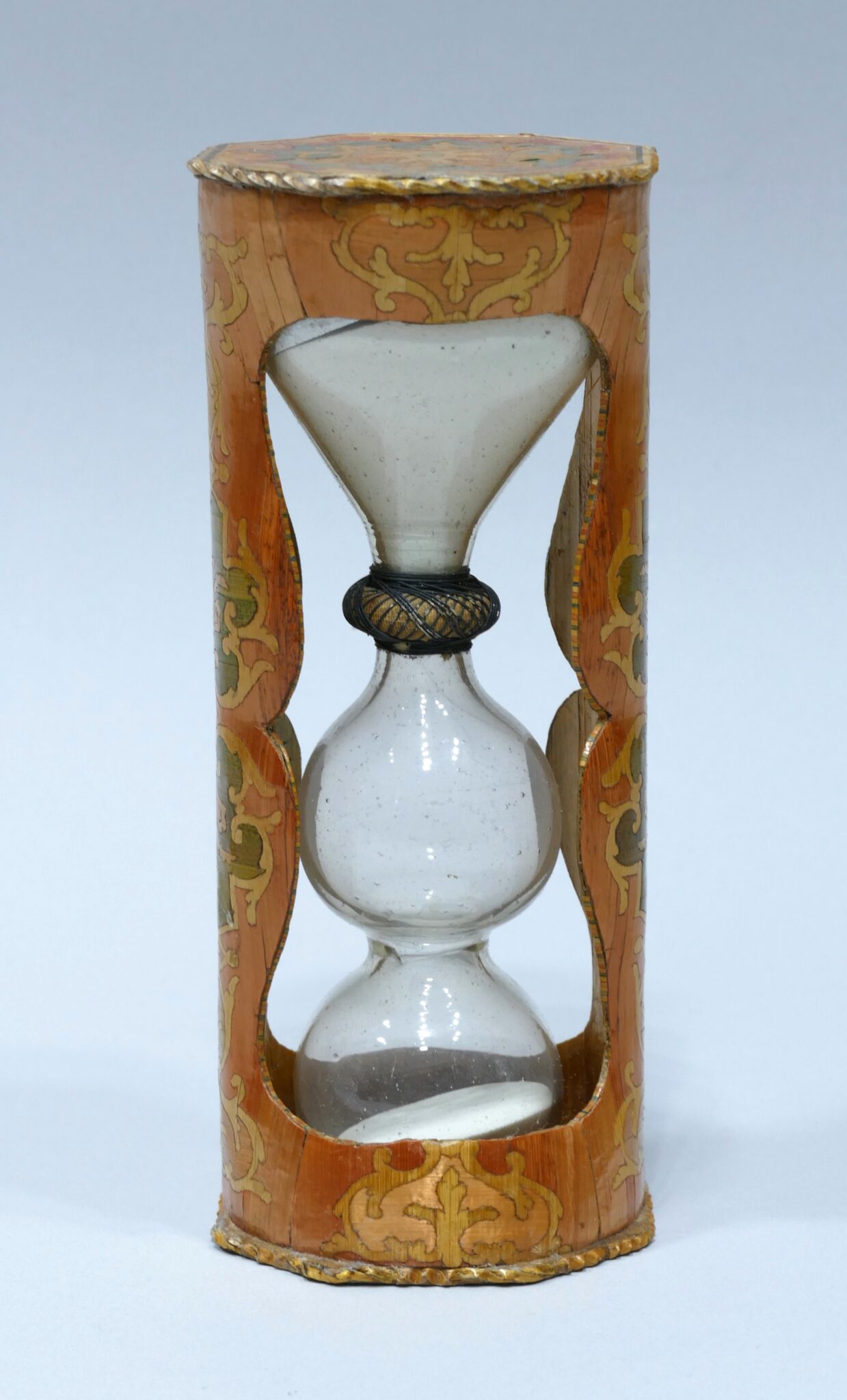 Hourglass in straw marquetry made in France circa 1720