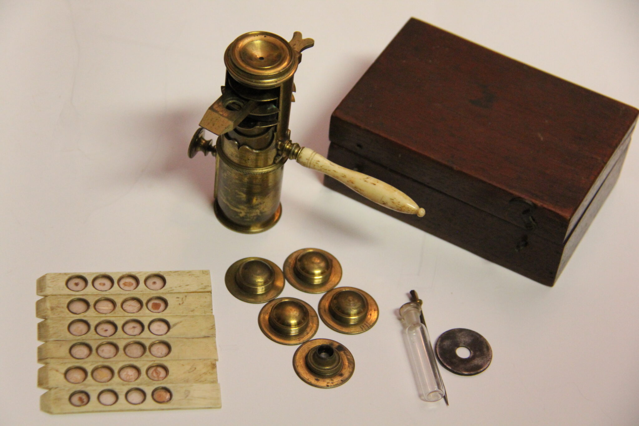 ~NICE SCREW BARREL MICROSCOPE-COMPLETE~