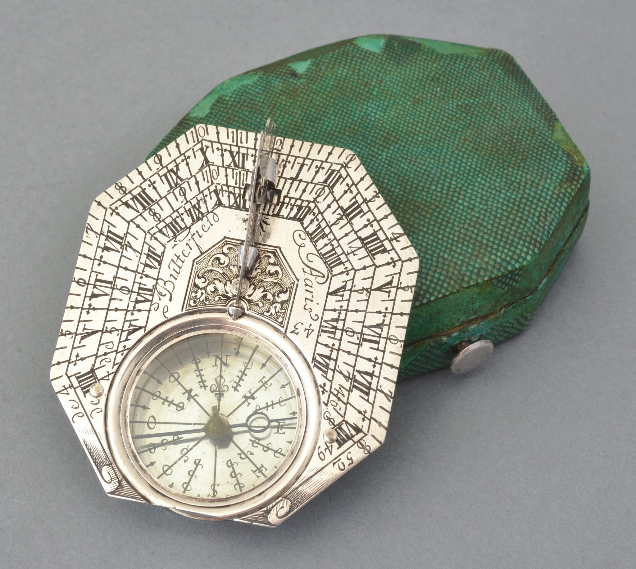 Octagonal silver sundial signed Butterfield à Paris in its green shagreen case