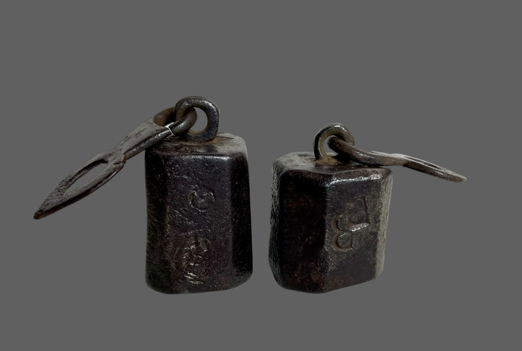 Pair of Spanish renaissance weights