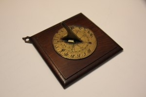 ~GOOD GEORGIAN SUNDIAL ON OAK PLINTH-VERTICAL OR HORIZONTAL~