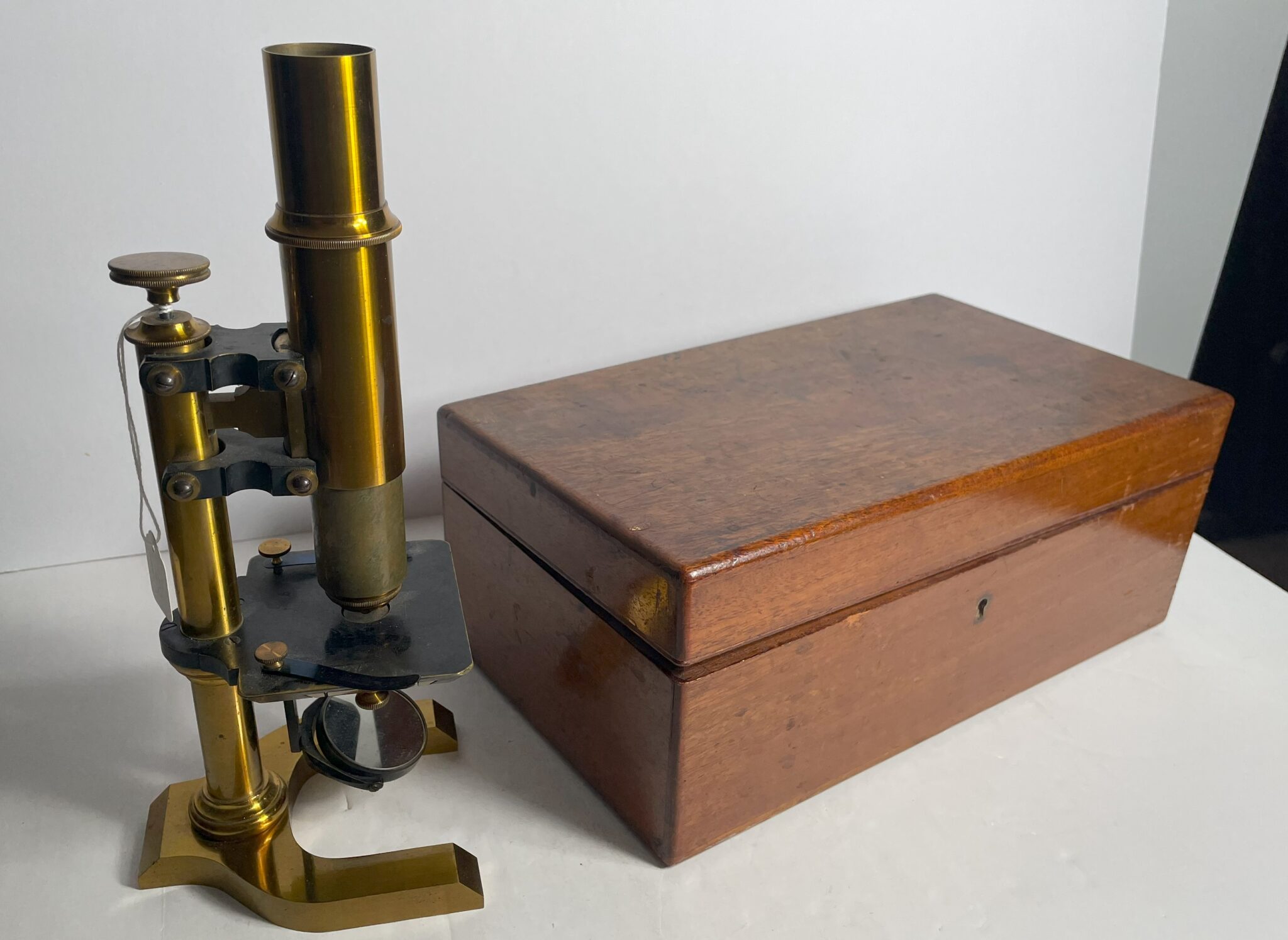 Early signed Seibert Stativ/Stand Parallel Linkage Microscope with case, accessories, and limited provenance