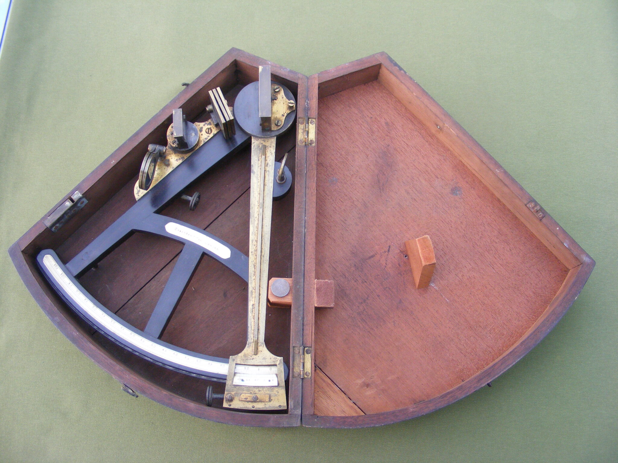 ENGLISH EBONY OCTANT IN KEYSTONE BOX.