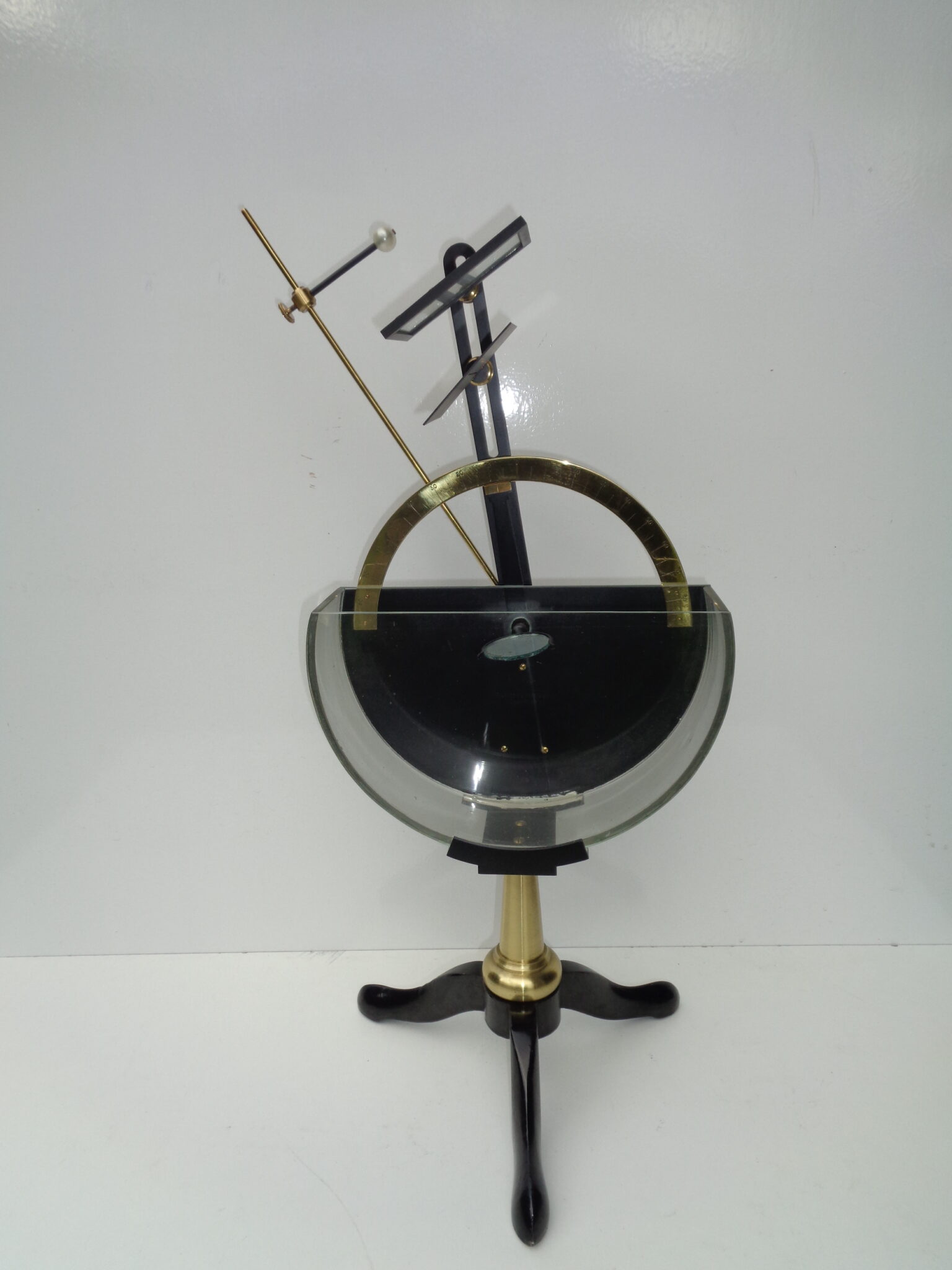 Apparatus for the law of refraction and refraction angle of fluids P.J. Kipp