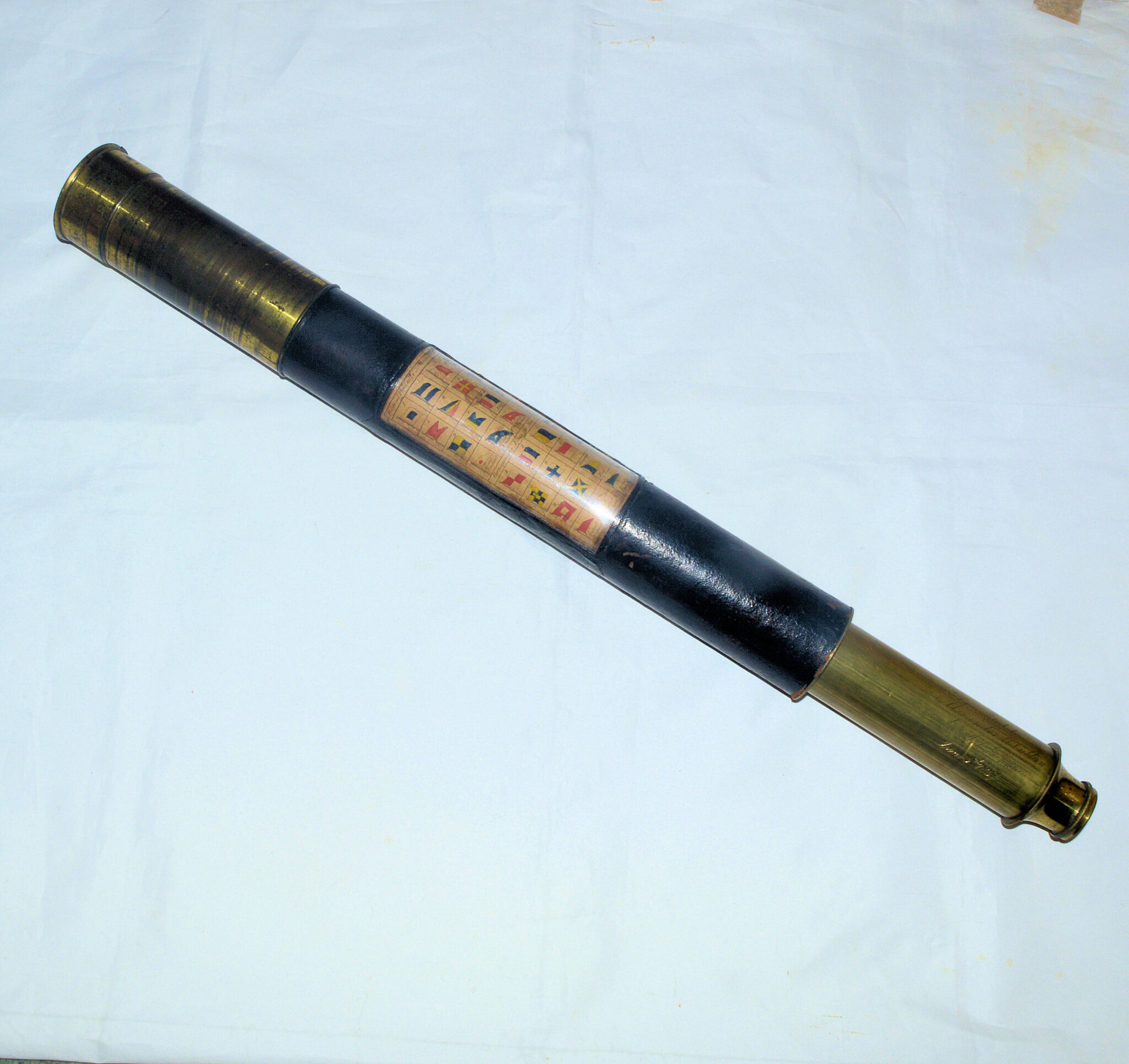 Flag panelled marine presentation telescope.