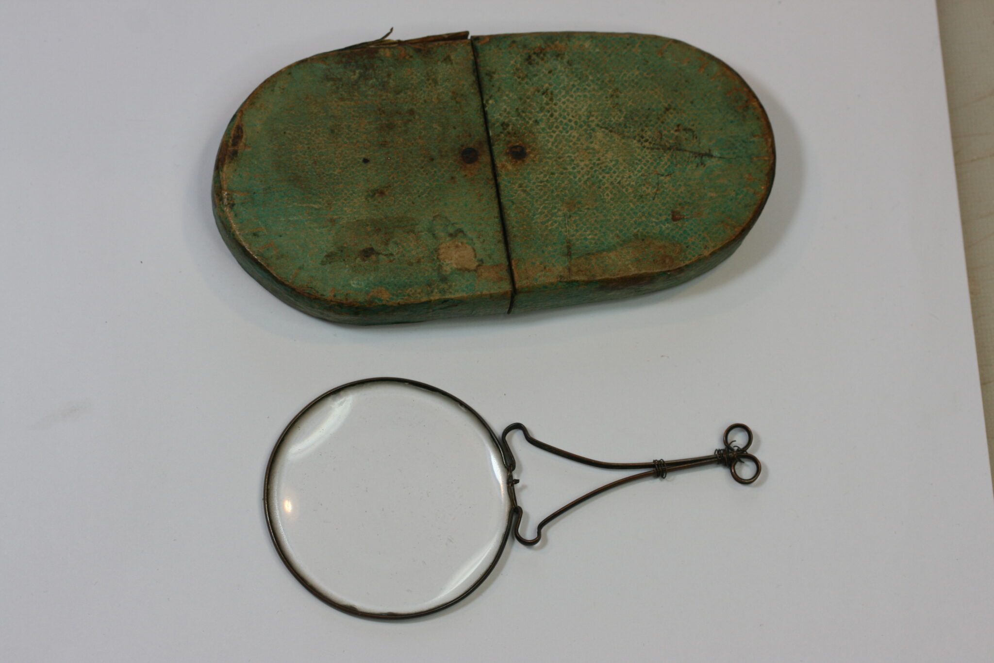 NUREMBERG MAGNIFYING GLASS, C1750 , COPPER MOUNT, ORIG. LENS , GOOD COND.