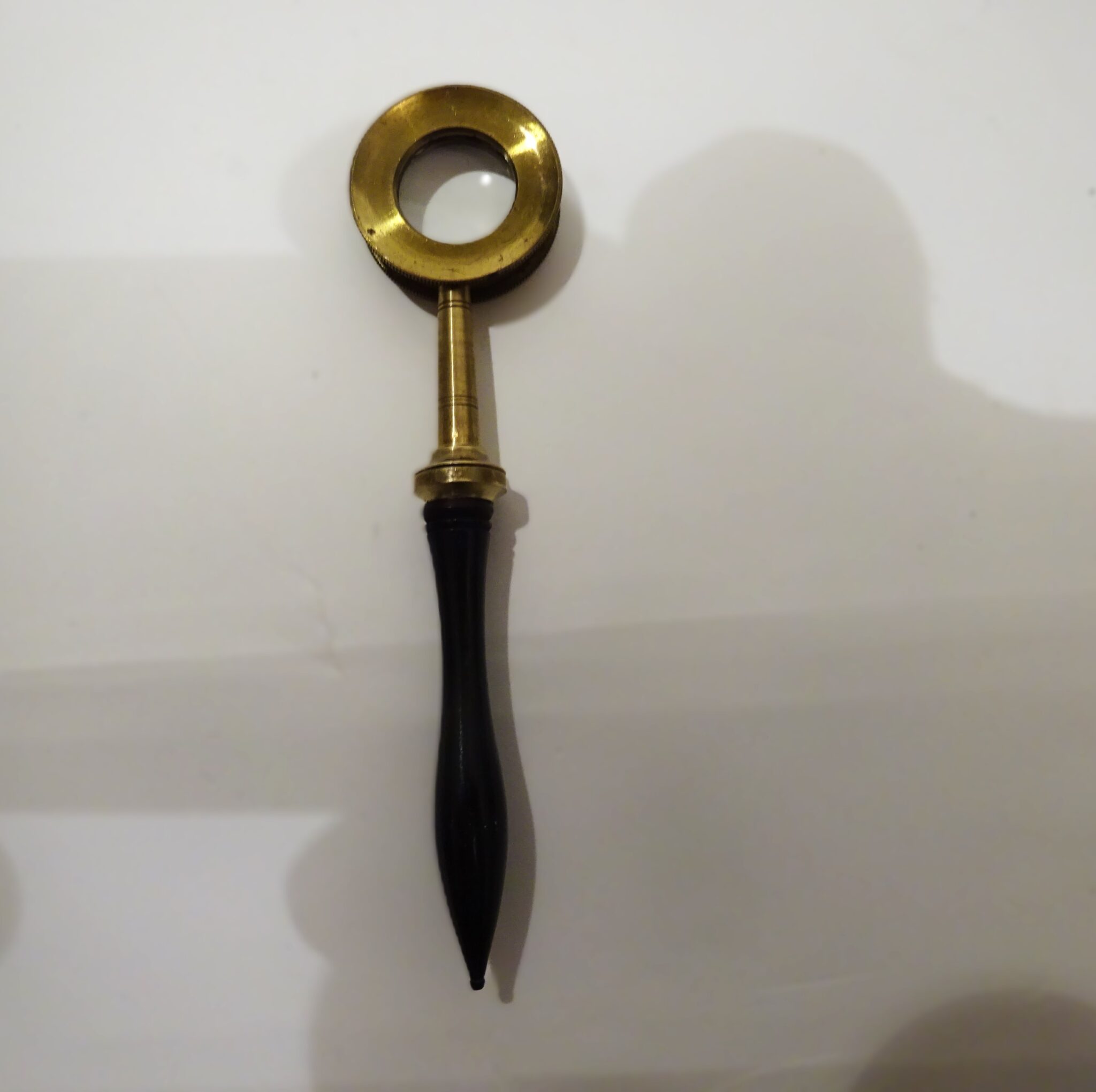 MId 19th century single lens magnifier horn handle