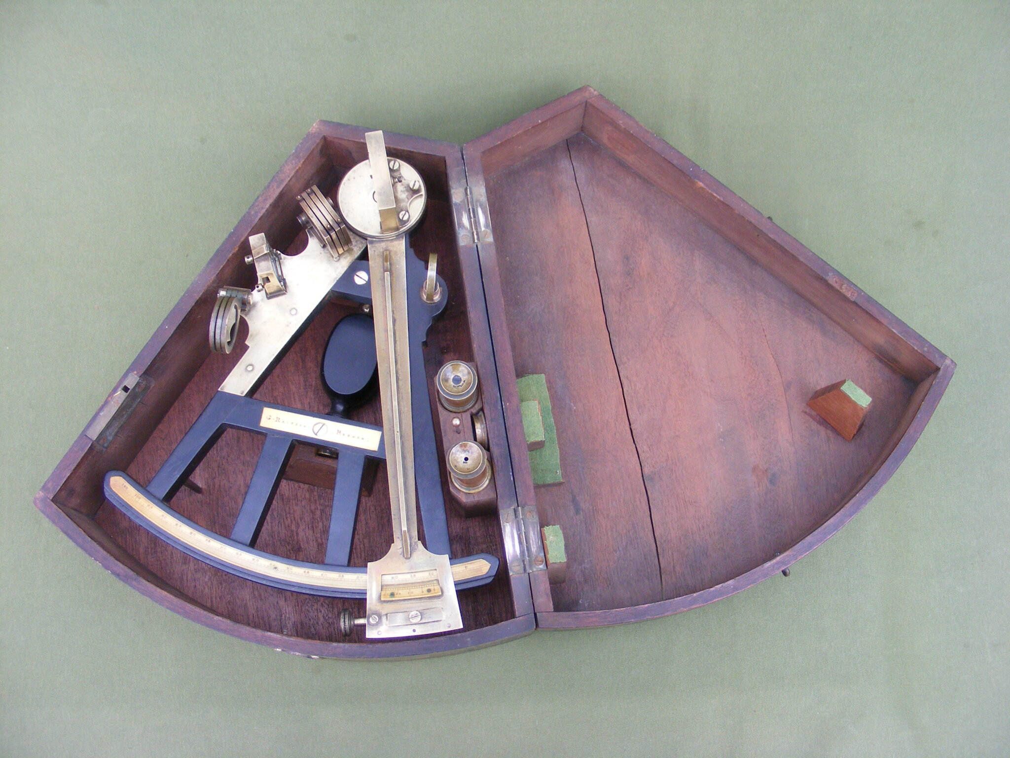 GERMAN 19TH CENTURY OCTANT BY RAHTJEN. BREMEN