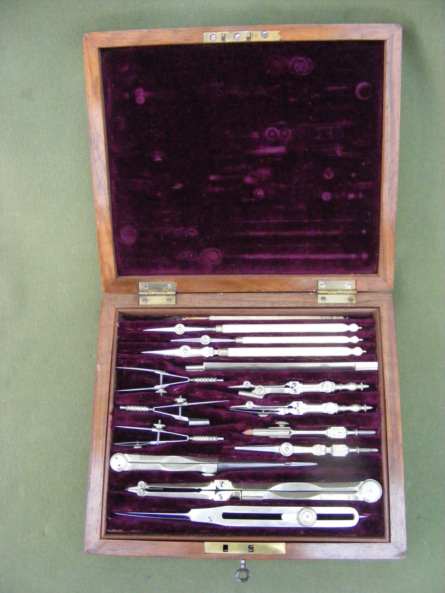 FINE SMALL MAGAZINE SET OF DRAWING INSTRUMENTS